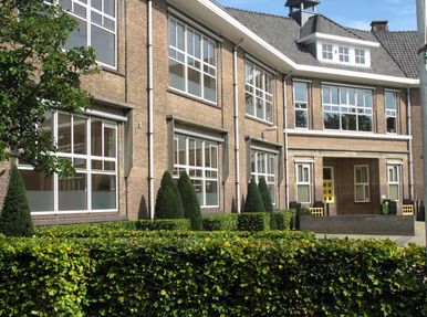 1 behaaglijk bedrijfstuinontwerp nijmegen het buitenland beuken hagen op schoolplein